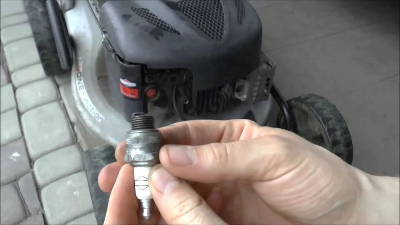Jaką świecę do kosiarki Briggs & Stratton wybrać, aby uniknąć problemów?