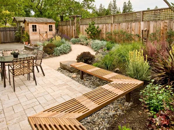 Alternatywy dla trawy w ogrodzie - piękne rośliny i materiały