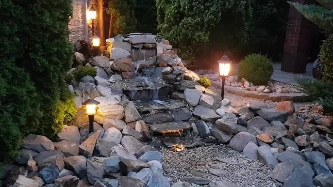 Jak zrobić skalniak z wodospadem – prosty poradnik dla początkujących ogrodników