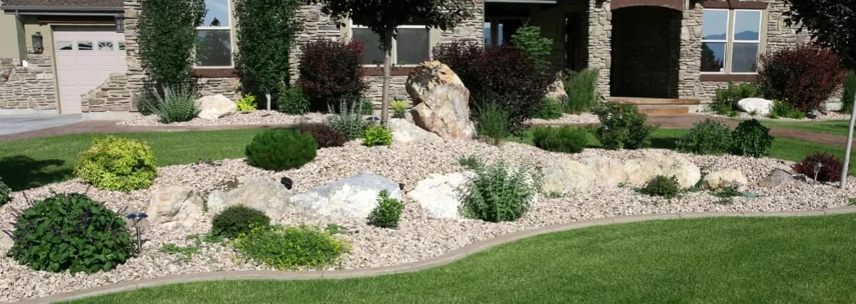 Skąd wziąć kamienie na skalniak? Sprawdź najlepsze źródła i porady